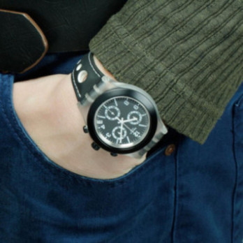 SWATCH SVCK4072